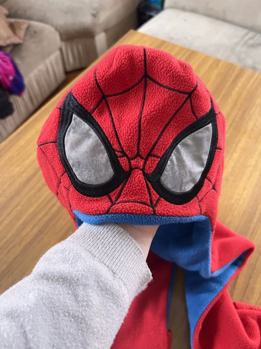 Шапка людина павук