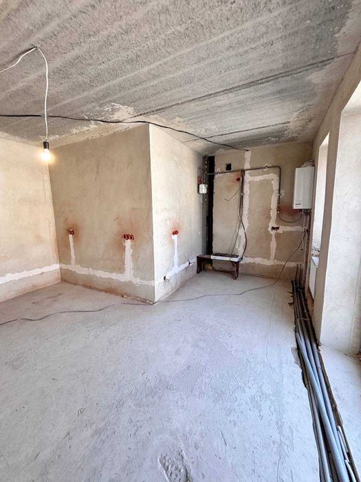 ПРОДАЖ Трикімнатна квартира з кухнею студією поруч парку