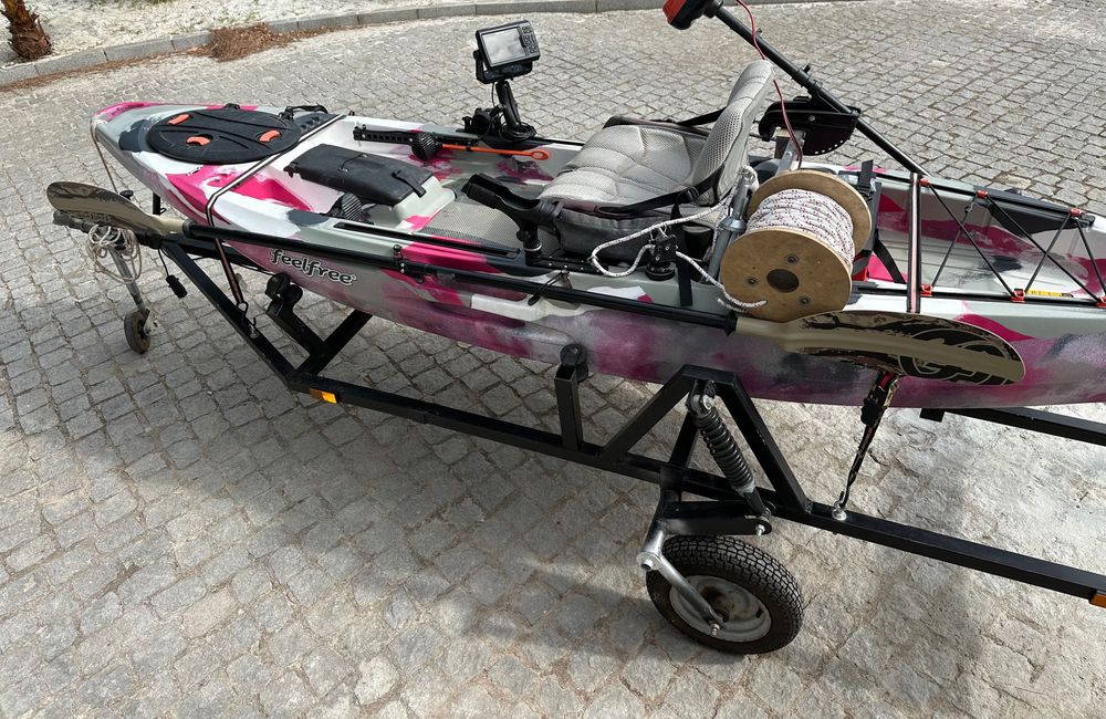 Kayak Feel Free Lure 10 com motor e sonda