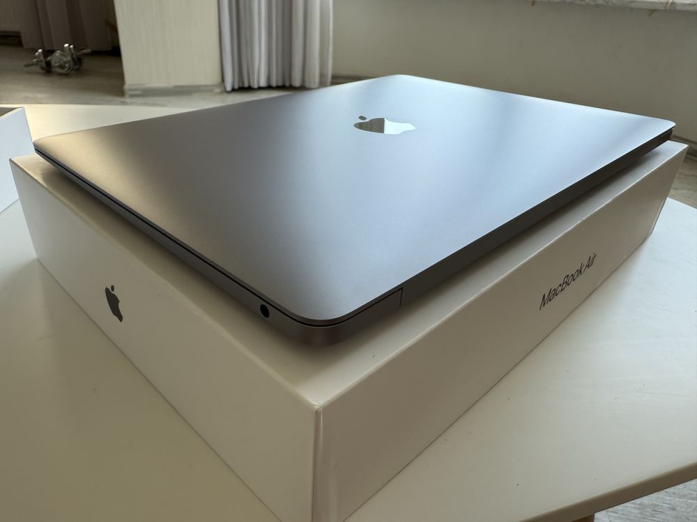 Apple MacBook Air 13 2020 intel i3 8/256Gb