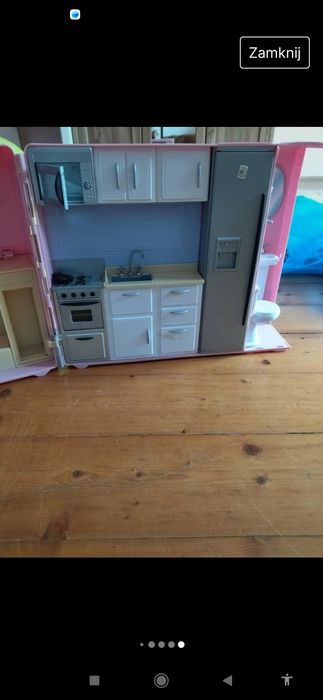 Kamper Barbie. super stan