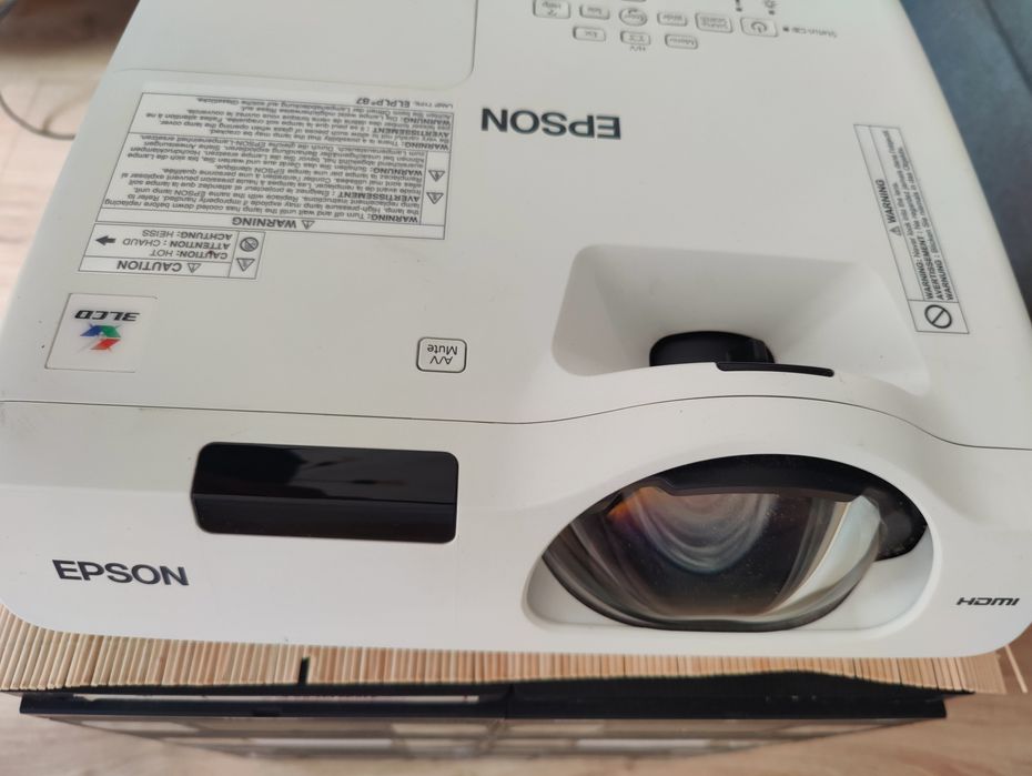 Epson eb520 projektor krótko rzut krótkoogniskowy rzutnik hdmi