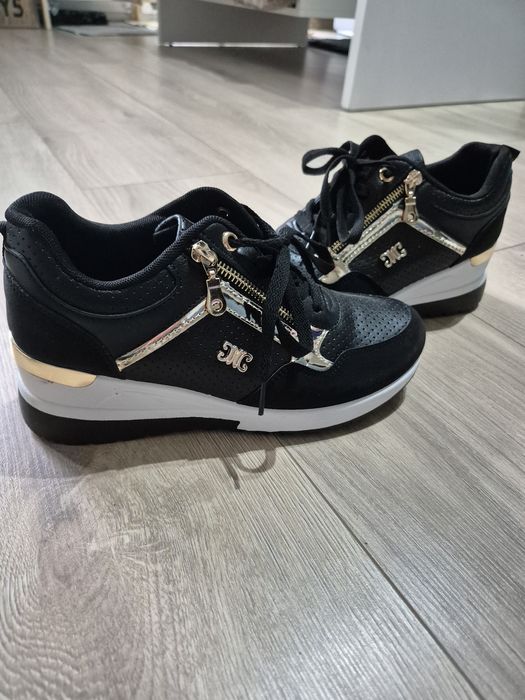 Buty na koturnie