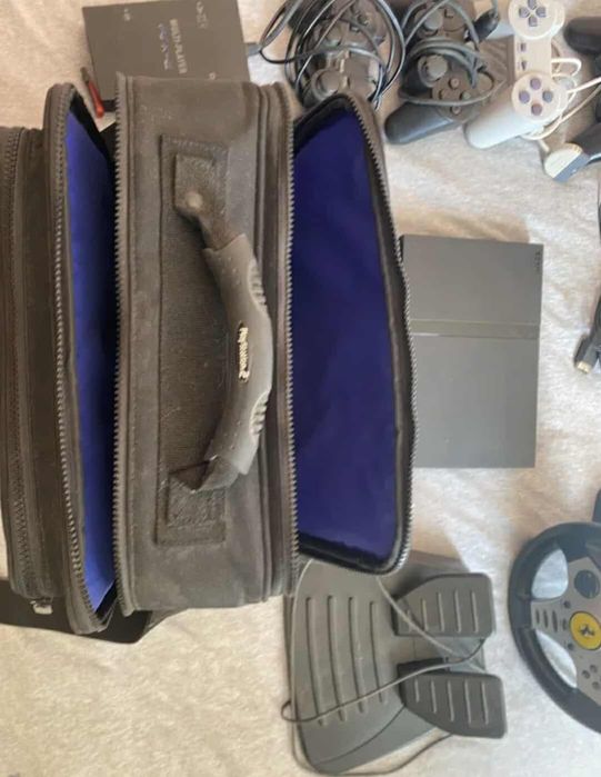 PlayStation 2 *chipada* + jogos e volante/pedais Ferrari