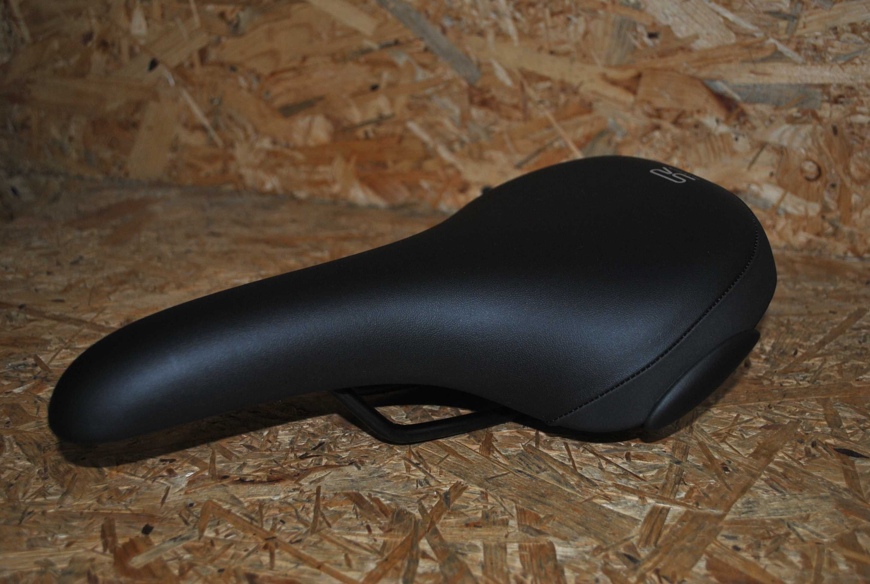 Nowe Siodełko Selle Royal Milo Plus 170 mm treking