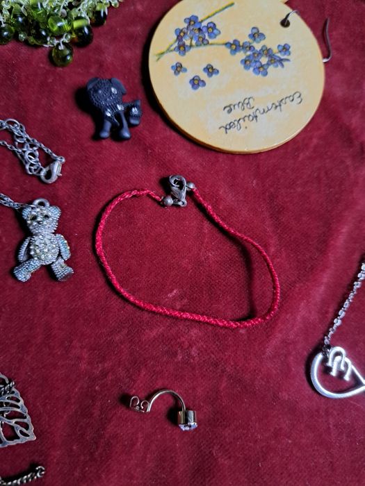 Zestaw biżuterii różnej kolczyki naszyjniki