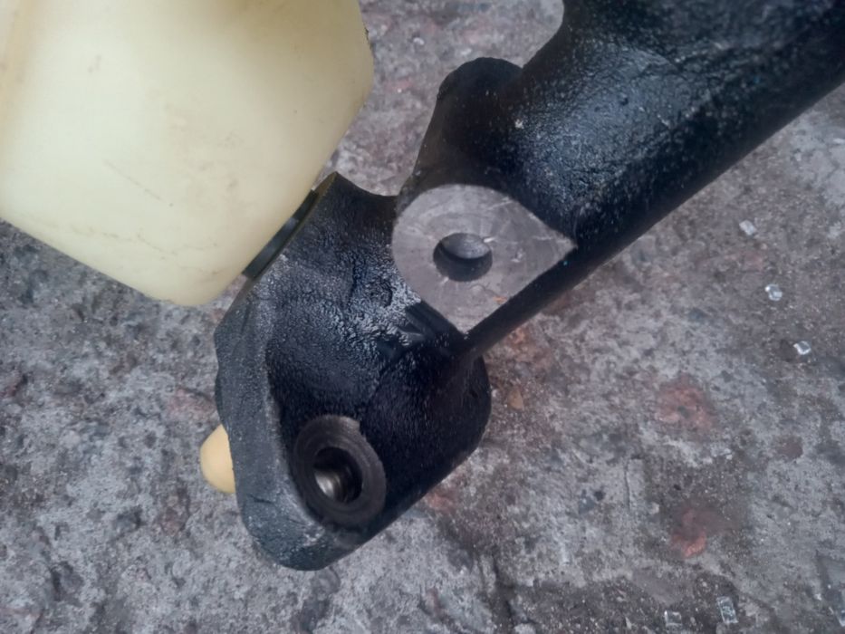 Оригинальный главный тормозной цилиндр на МОСКВИЧ 2140