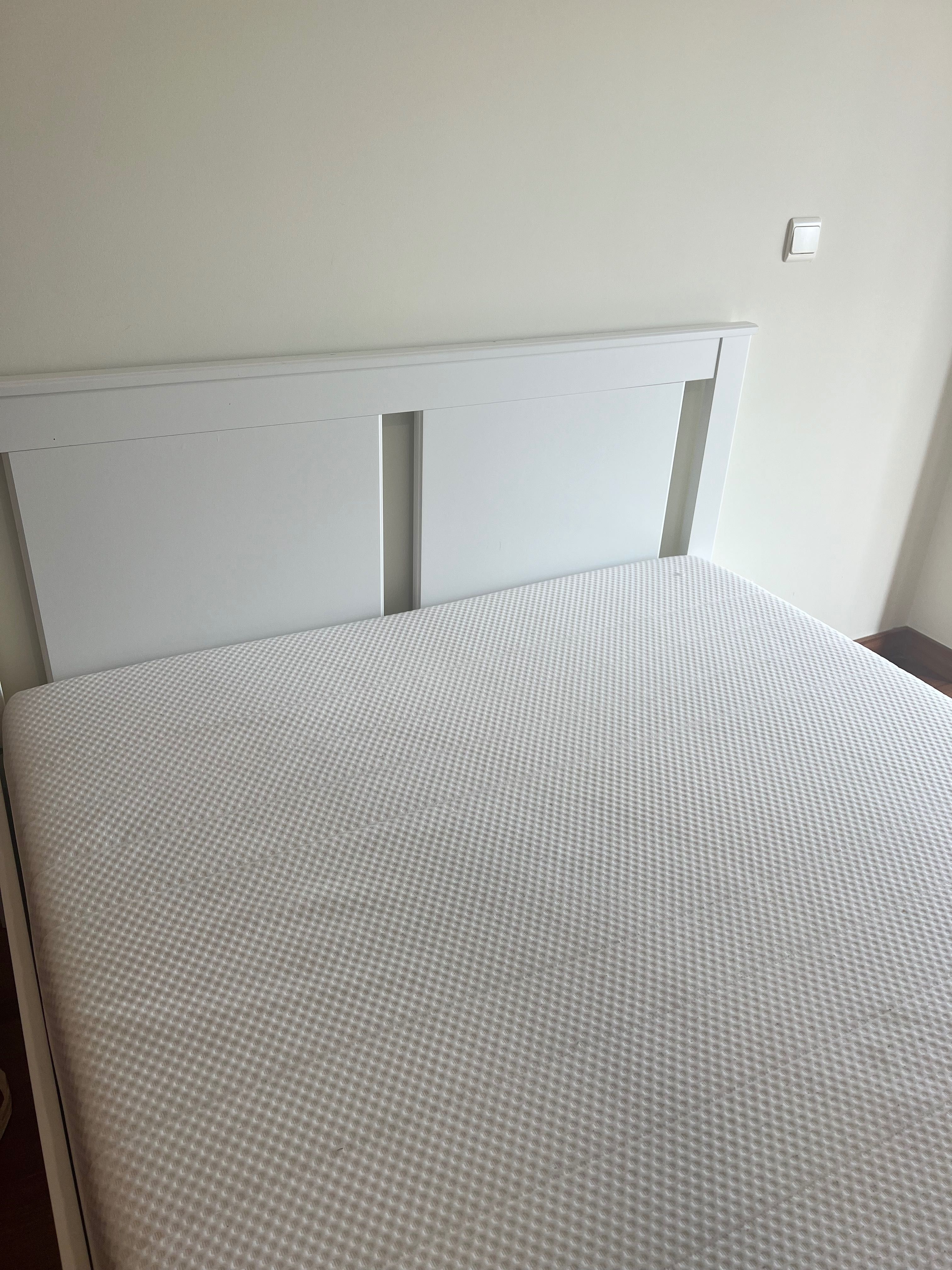 Excelente colchão de cama IKEA pela metade do preço