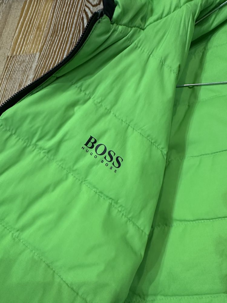 Продам куртку Hugo Boss