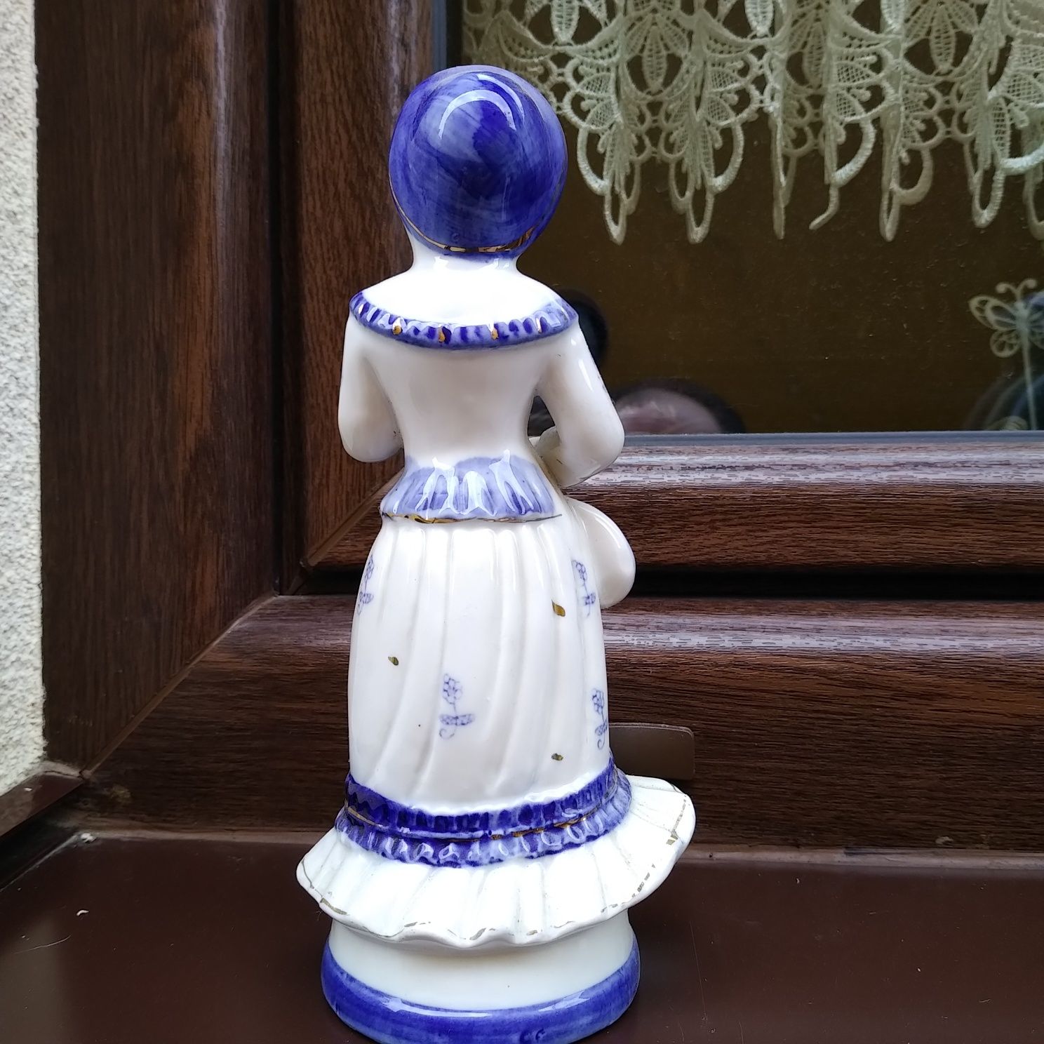 Porcelana dama z instrumentem