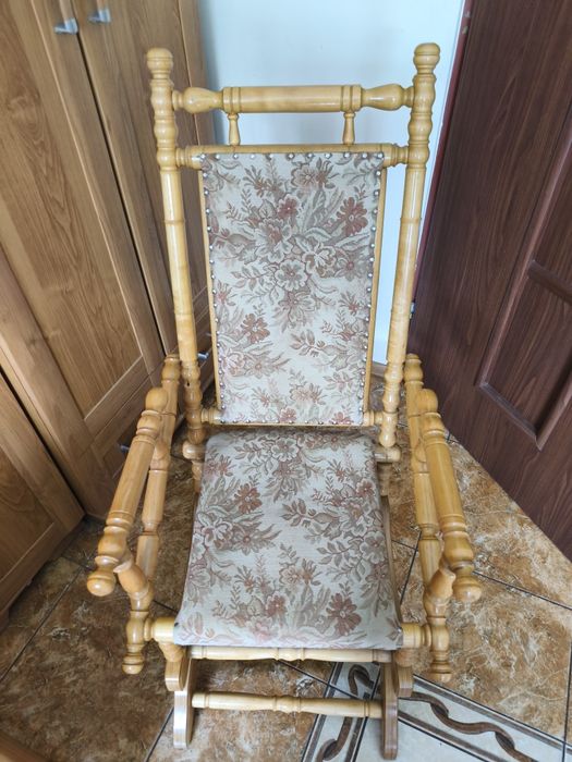 Fotel bujany na spreżynach