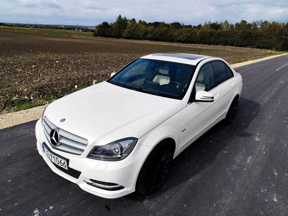 Mercedes-Benz Klasa C C350 Diamond White Designo Europa
