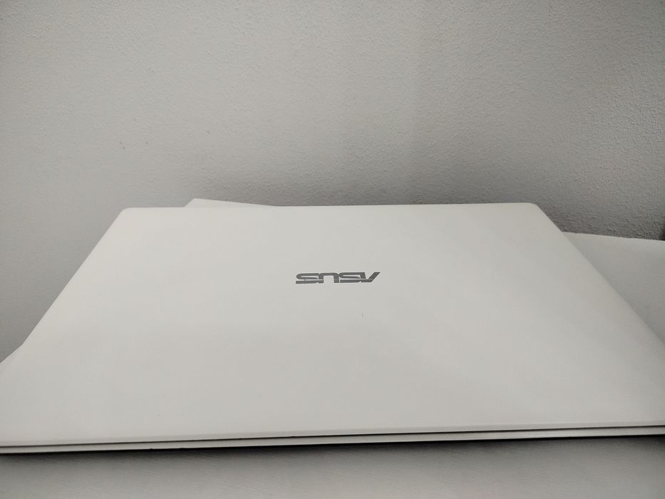 Laptop Asus R512M biały