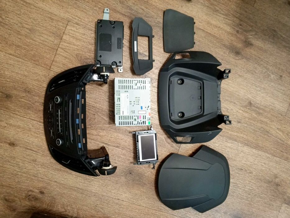 Форд Ford Фокус Focus панель торпеда програвач магнитола консоль блок