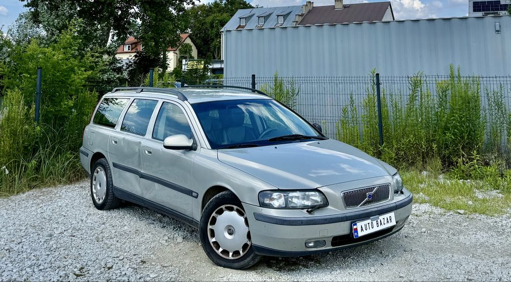 Volvo V70 2.4D * Automat * 2004 * Klima * Hak * Skóry * Zadbane