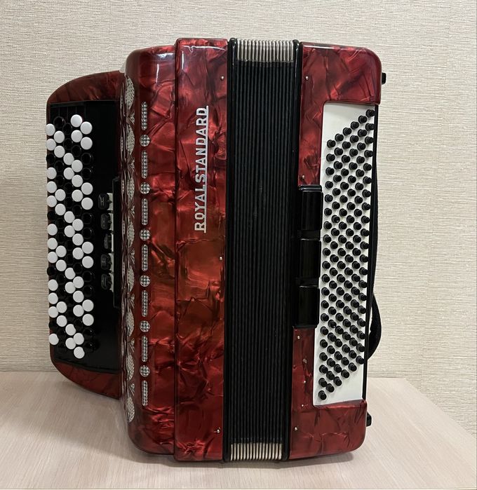 Баян royal standard