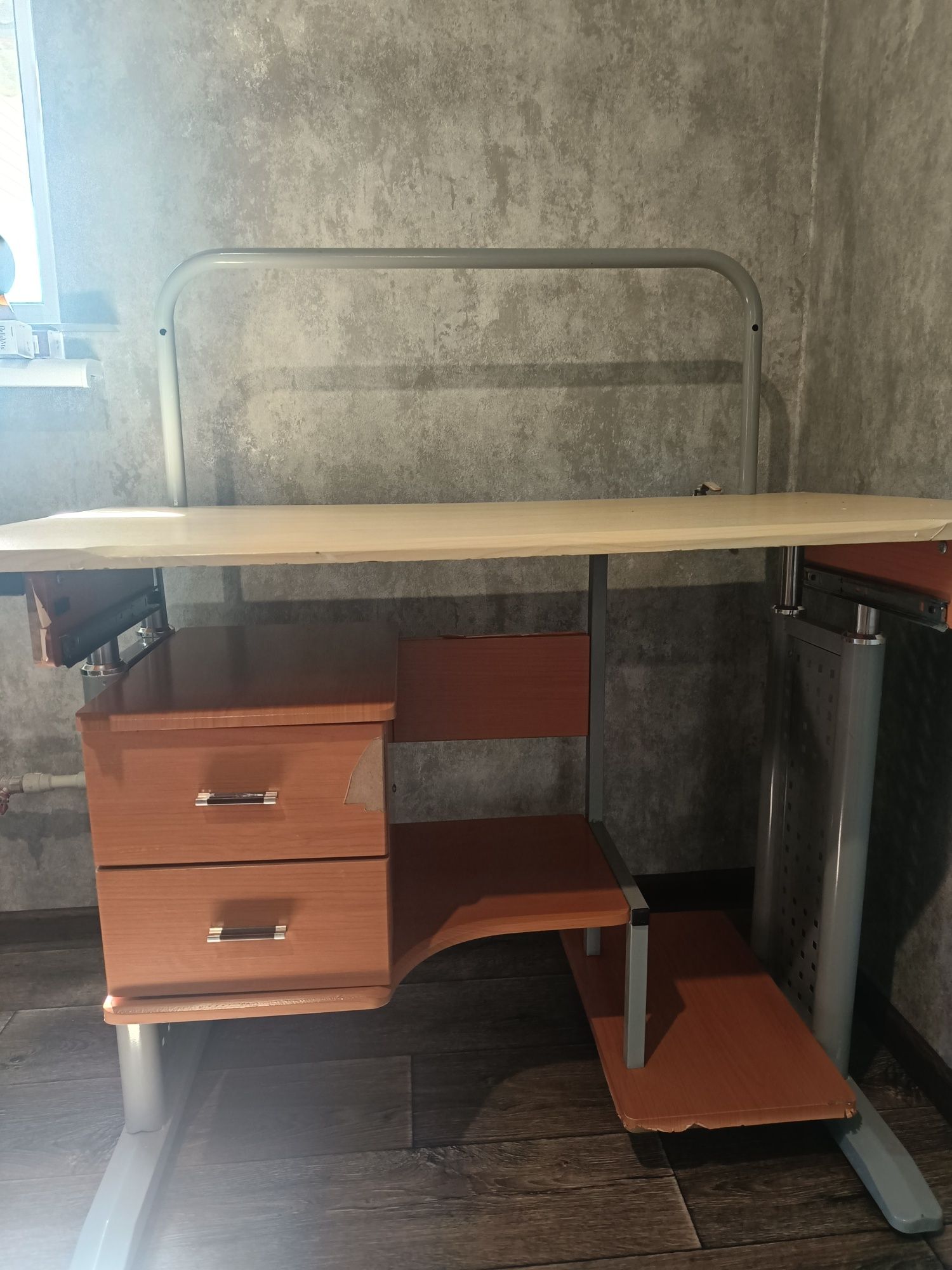 Продам стіл для школярів