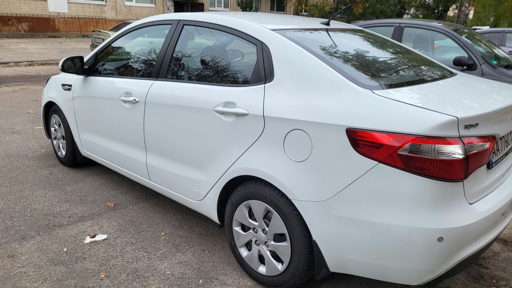 Kia Rio автомат 1,4 бензин