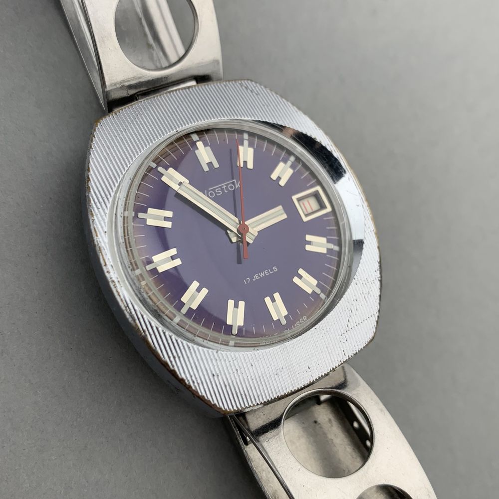 Zegarek vintage Wostok – Fiolet | ręczny naciąg | USSR| datownik