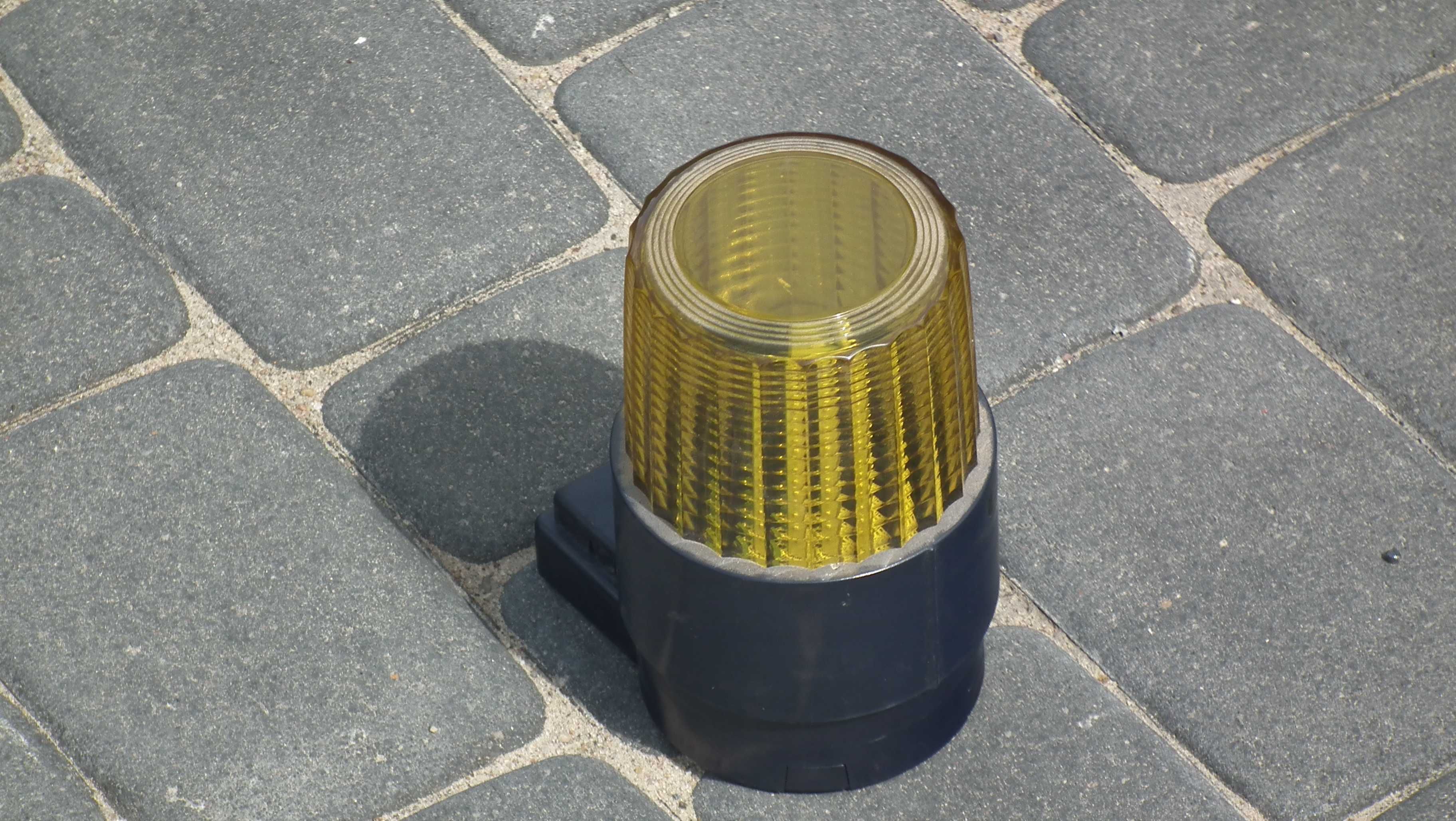 lampa błyskowa do bramy