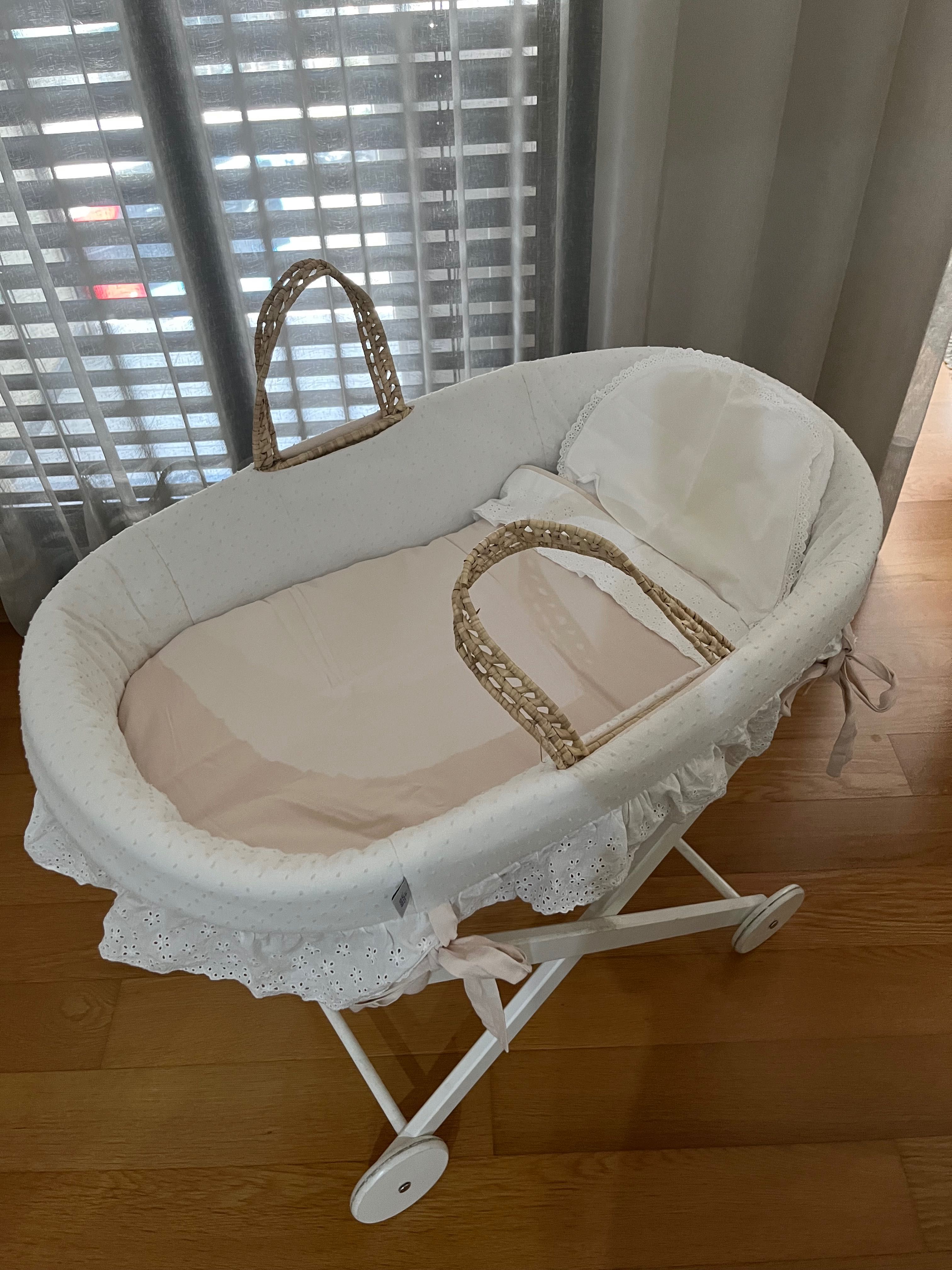 Alcofa bebé com suporte