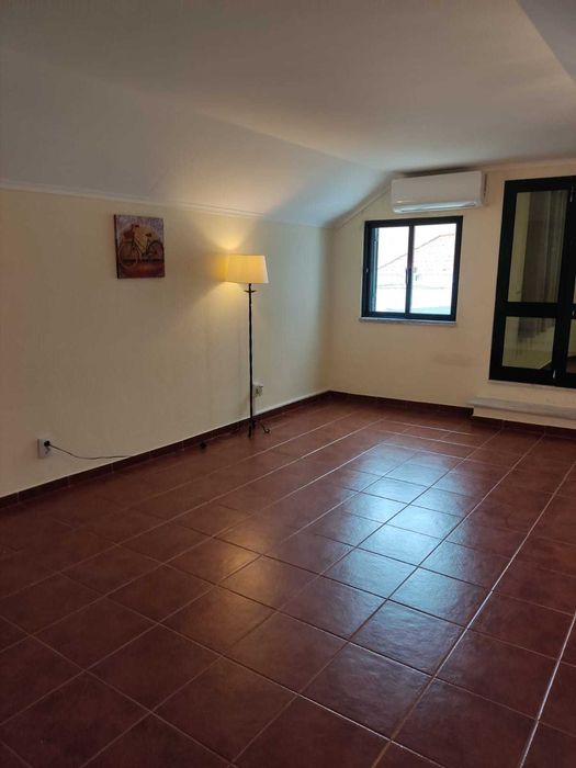 Casa Remodelada com 2 pisos – Carregado - Alenquer