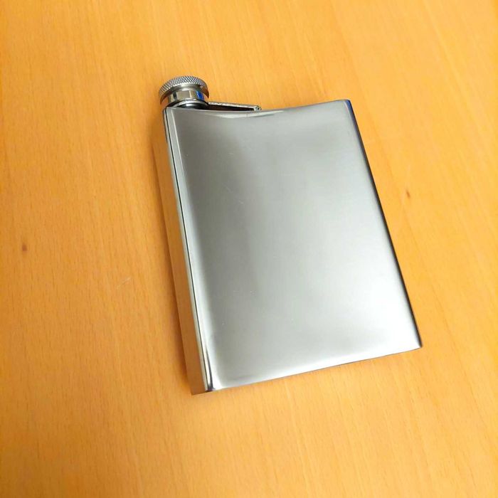 Garrafa de bolso em aço inox