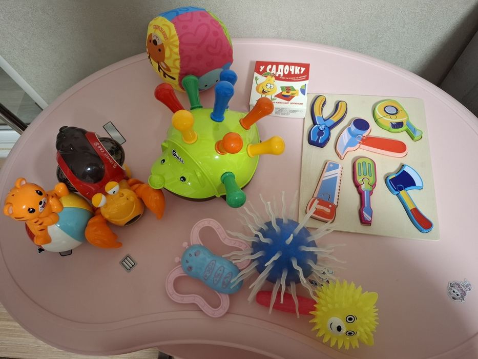 Дитячі іграшки//