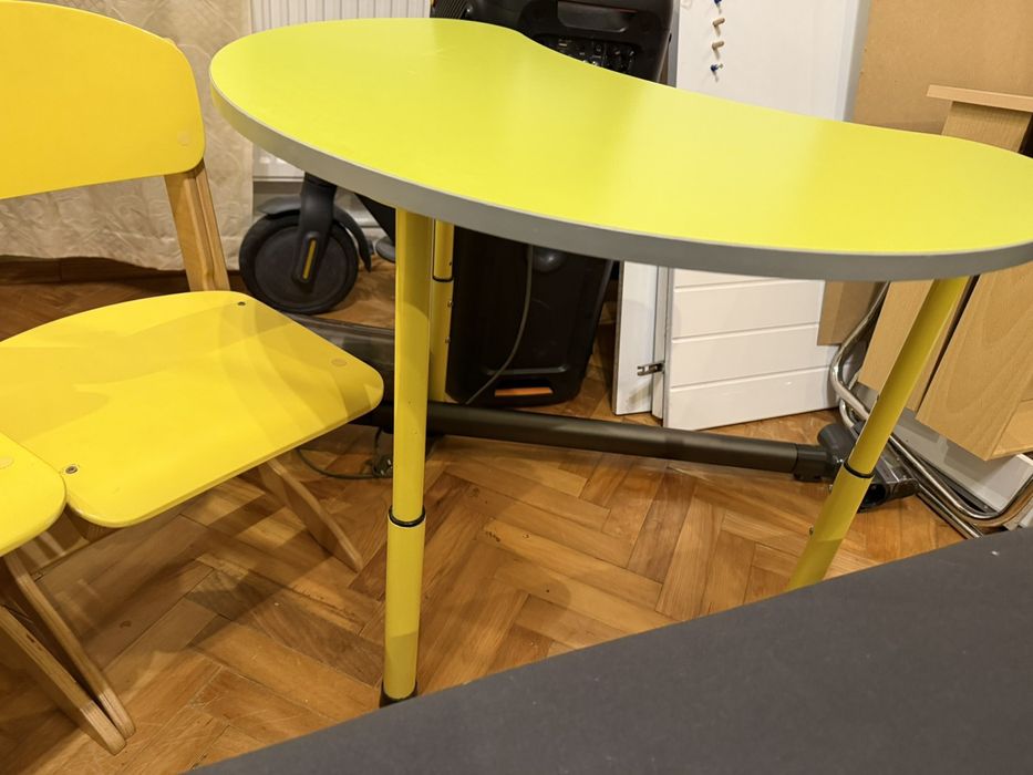 Дитячий столик 2 стільчика та магнітна дошка для малювання