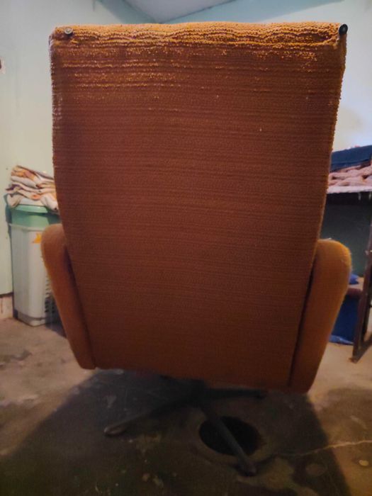 Fotel obrotowy z czasów PRL - baza do renowacji