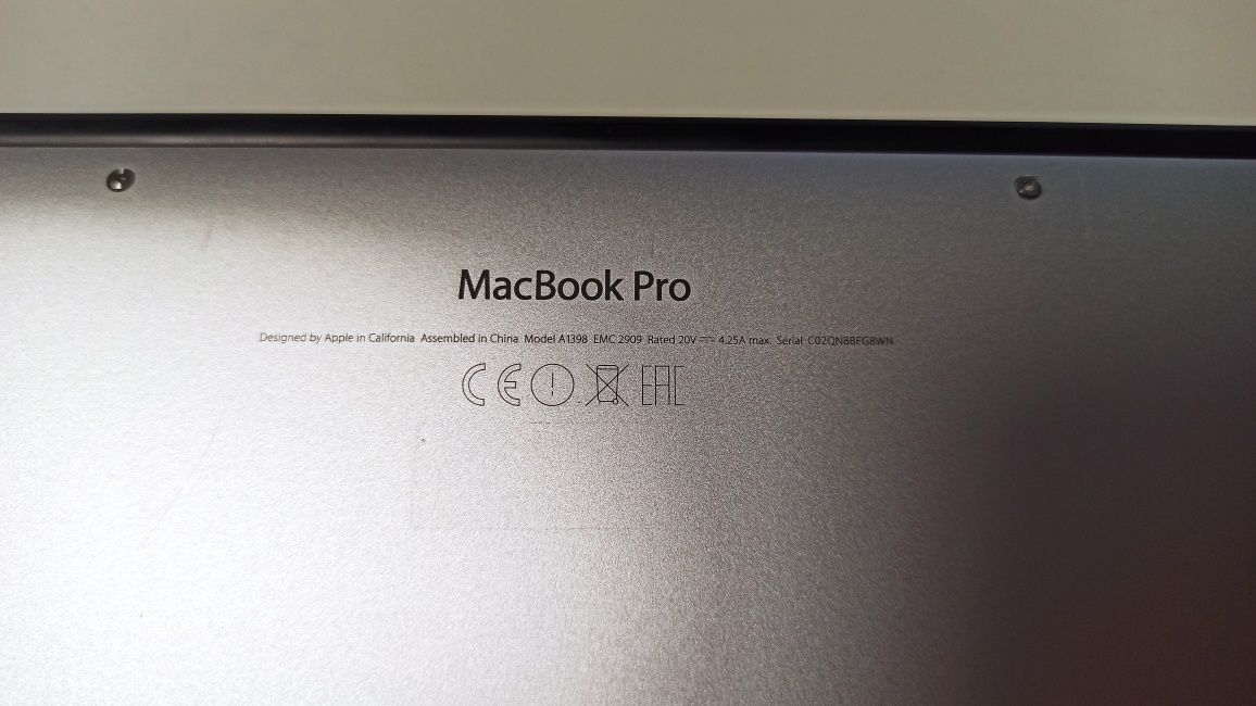 MacBook Pro (Retina, 15-calowy, połowa 2015 r.)