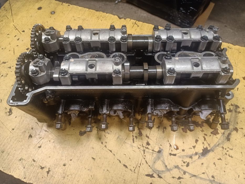 Yamaha R1 RN09 głowica kompletna