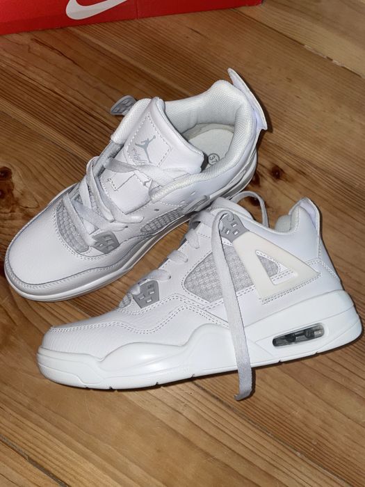 кросівки в стилі джордан 4 білого кольору