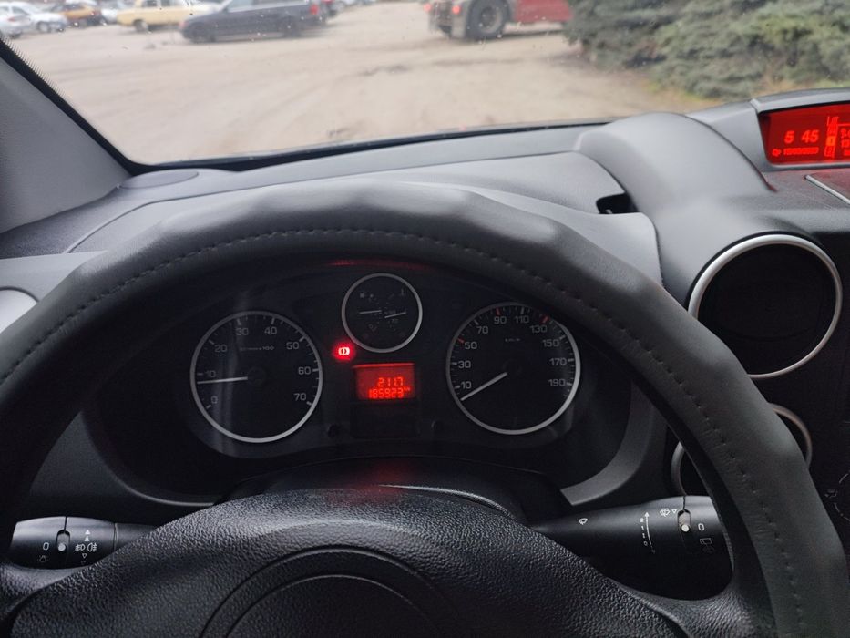 Продам автомобиль в отличном состоянии официальный авто в Украине