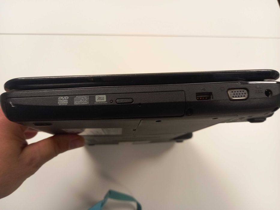 Laptop Toshiba Satelite L645D AMD Dual Core 2.3 GHz, 2Gb Ram, 220 HDD