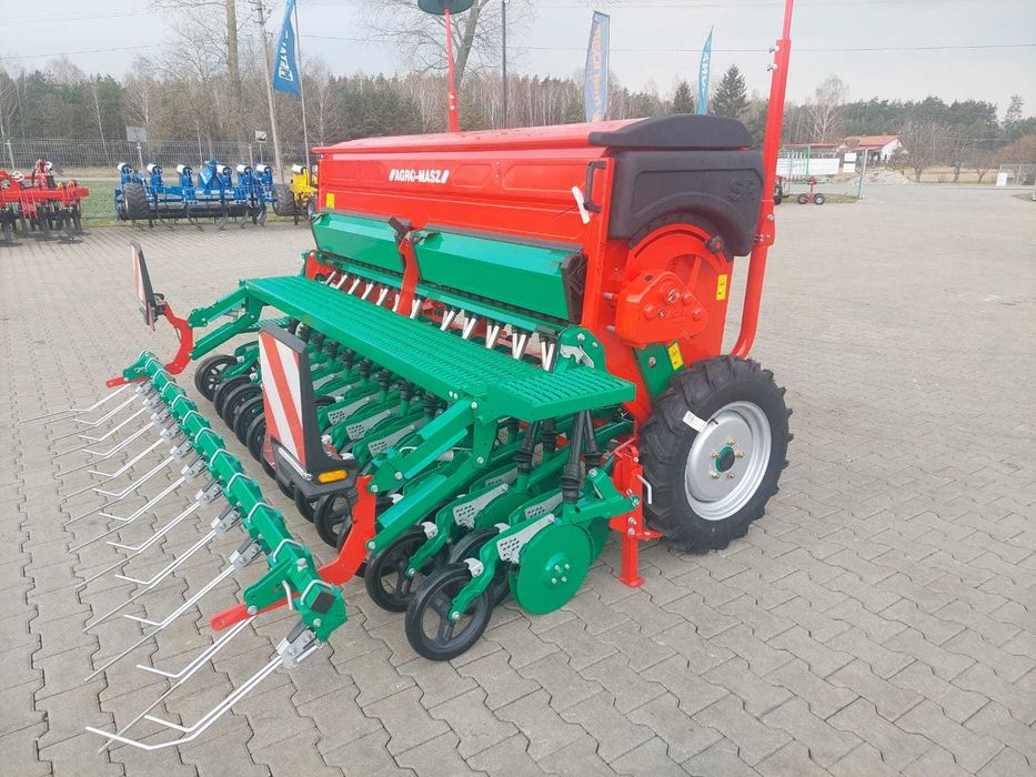 Siewnik Zbożowy AGRO-MASZ SR301 STOPKOWY Talerzowy SN301 2,5m 2,7m 3m