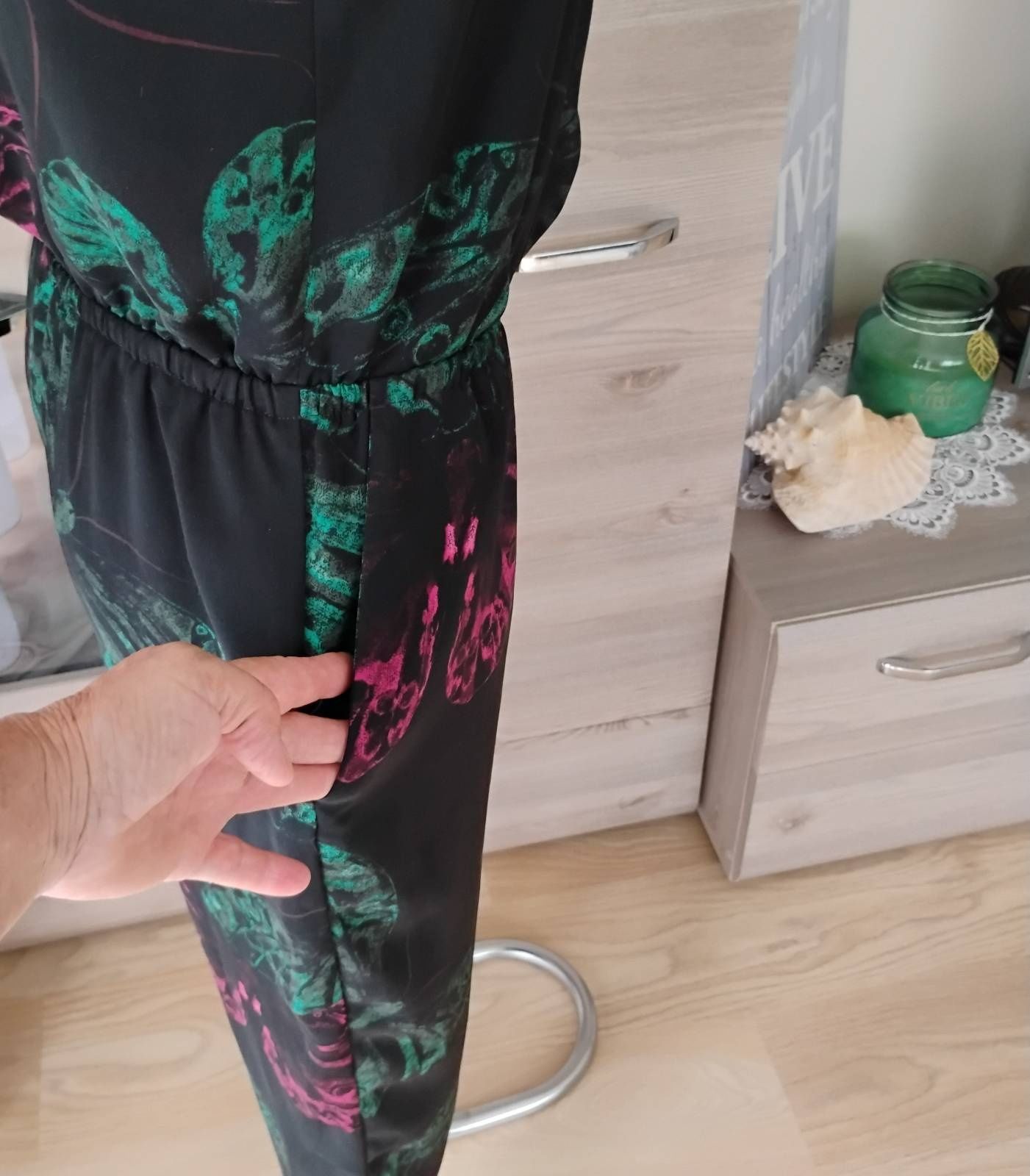 Czarny kombinezon w kolorowe motyle na podszewce Next petites r. XL