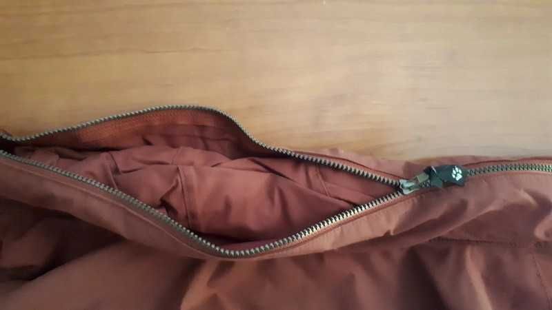Męska kurtka ortalionowa Jack Wolfskin. Bordowa