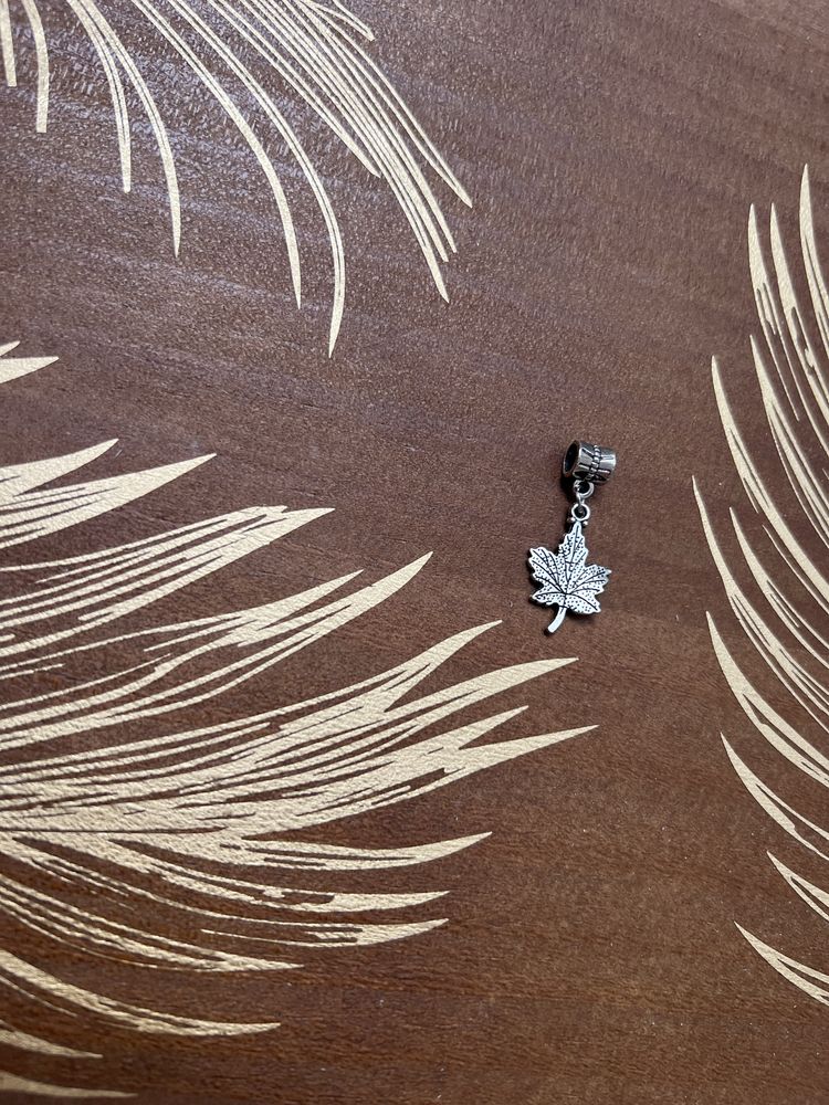 Zawieszka wisiorek charms liść listek klonu klon