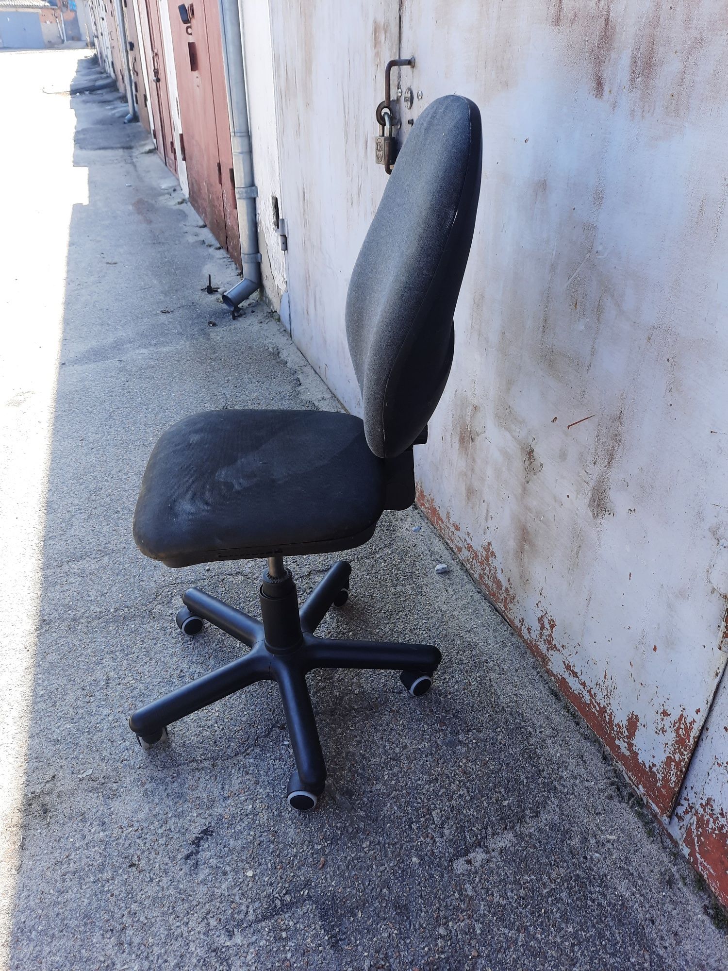 Продам офісне крісло