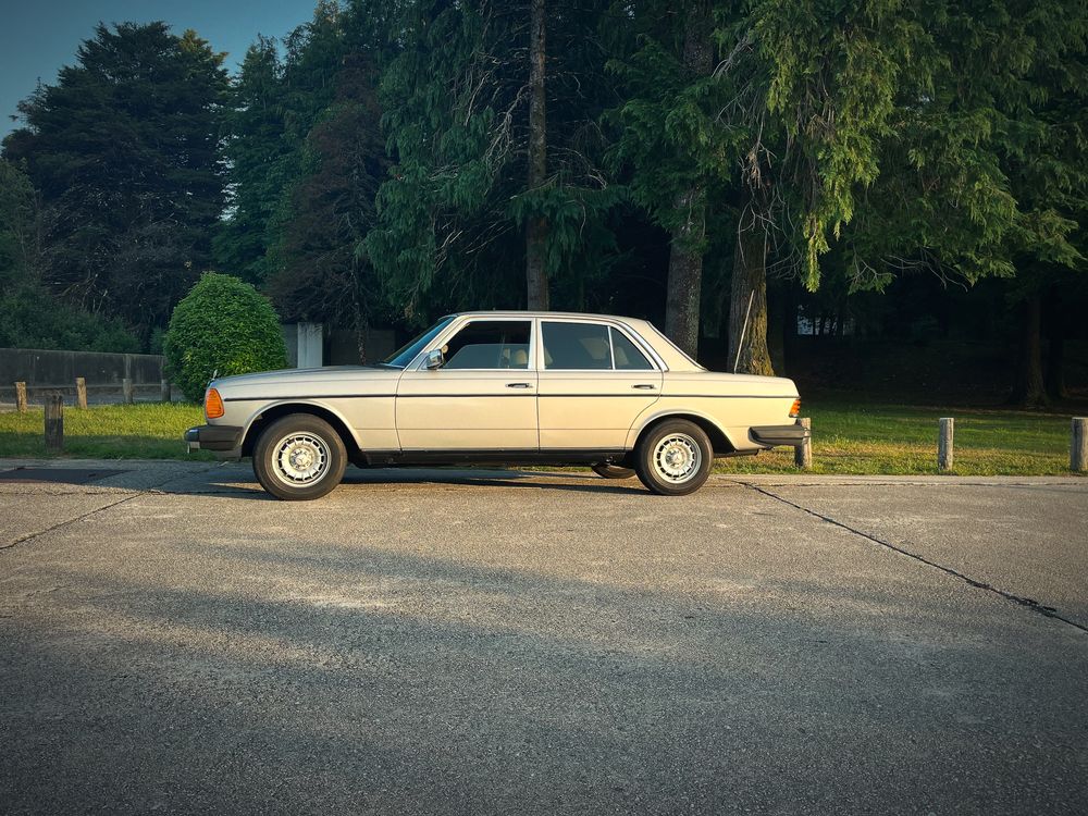 Mercedes W123 -300D