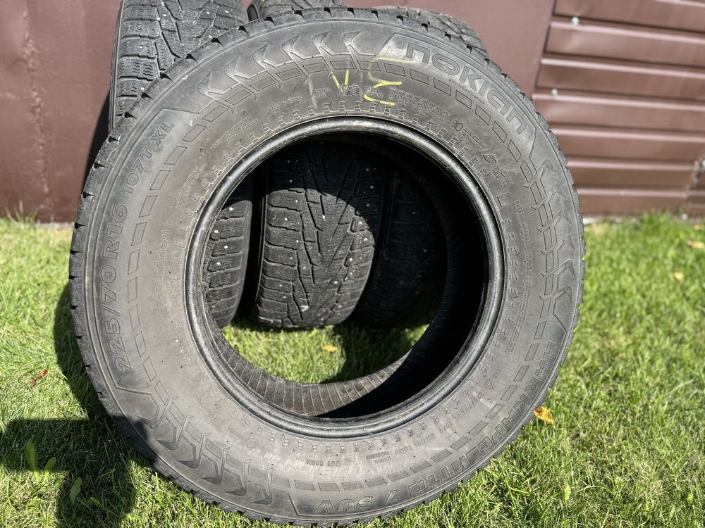 Продам комплект зимової резини NOKIAN 225/70 R16
