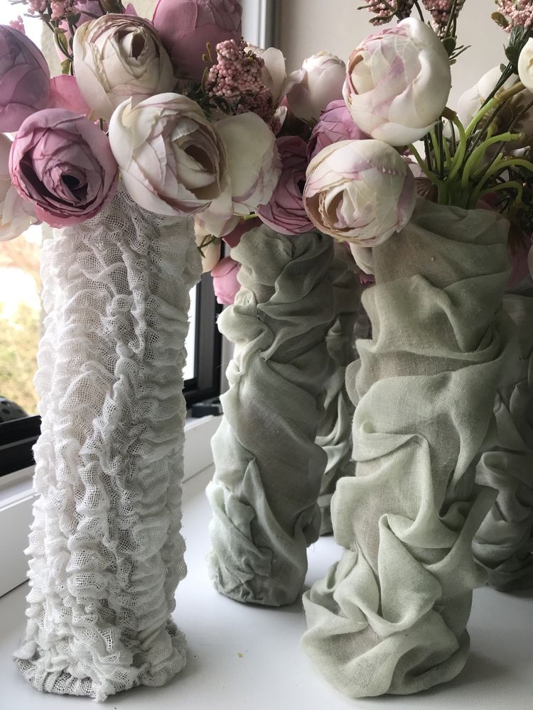 9 - Piękne materiałowe wazkiny z sztucznymi różowo-bialymi kwiatkami