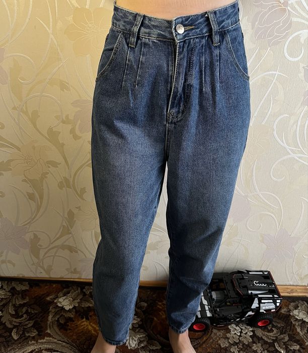 Джинси моми, балони сині