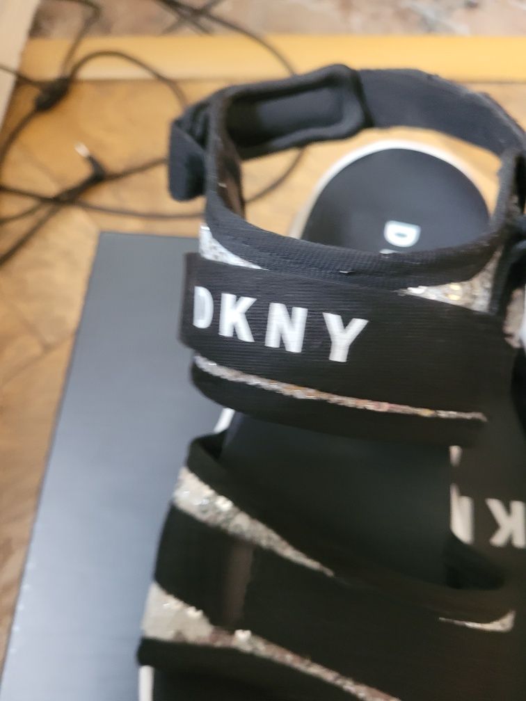Sandałki czarno szare  DKNY