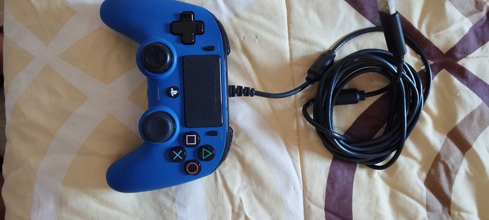 Controle gaming com cabo USB