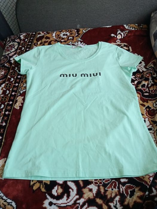 Нова футболка жіноча