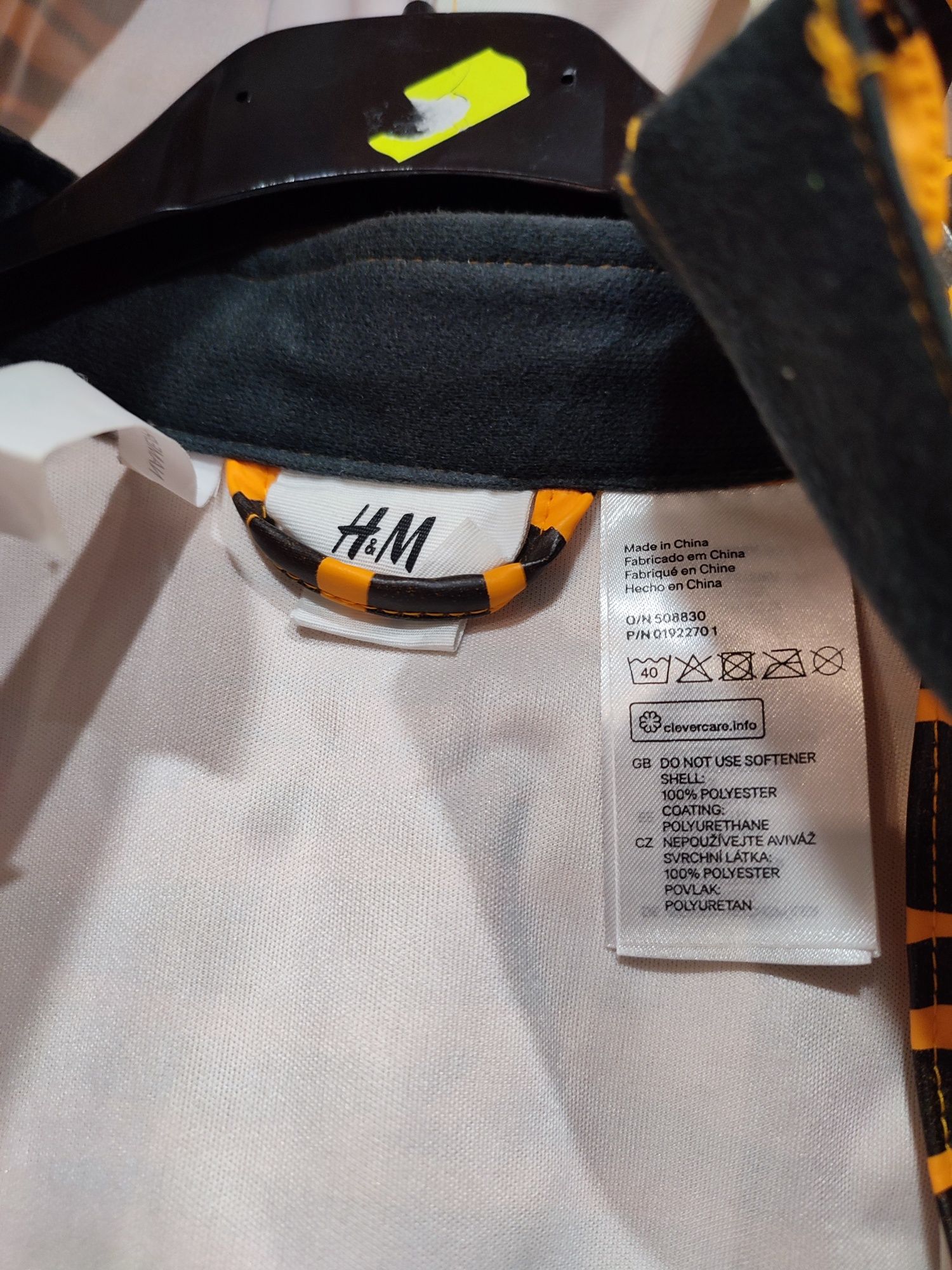 H&M,Kurtka przeciwdeszczowa chłopięca, rozmiar 104cm