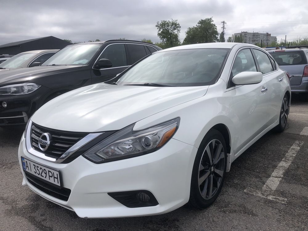 Nissan Altima 2.5 газ /бенз ( АВТО В РІДНІЙ ФАРБІ)