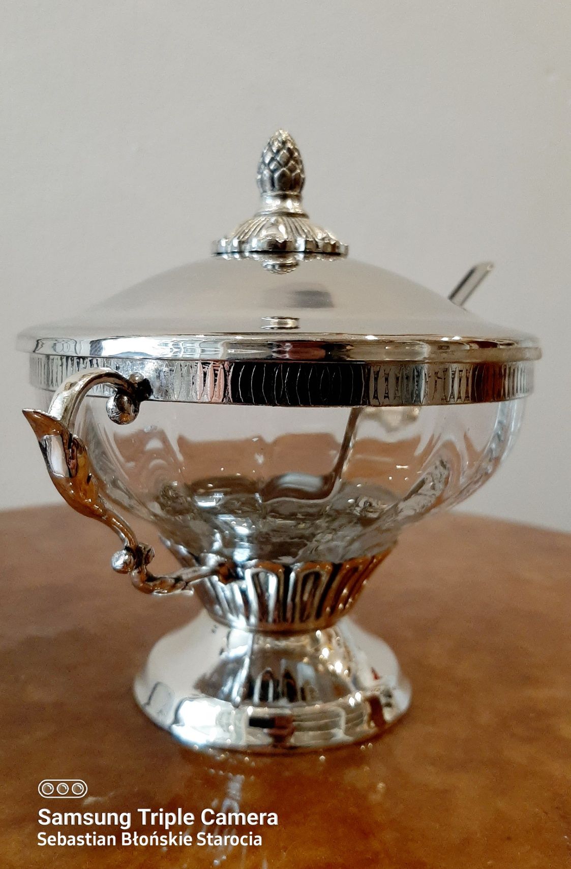 Śliczna Cukiernica srebrzona z łyżeczką i szklanym wkładem ornamenty